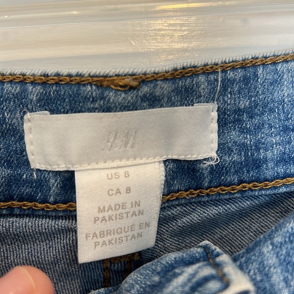 H&M Blue Jean Shorts with Cuffed Hem size 8. In great condition! - Picture 2 of 6